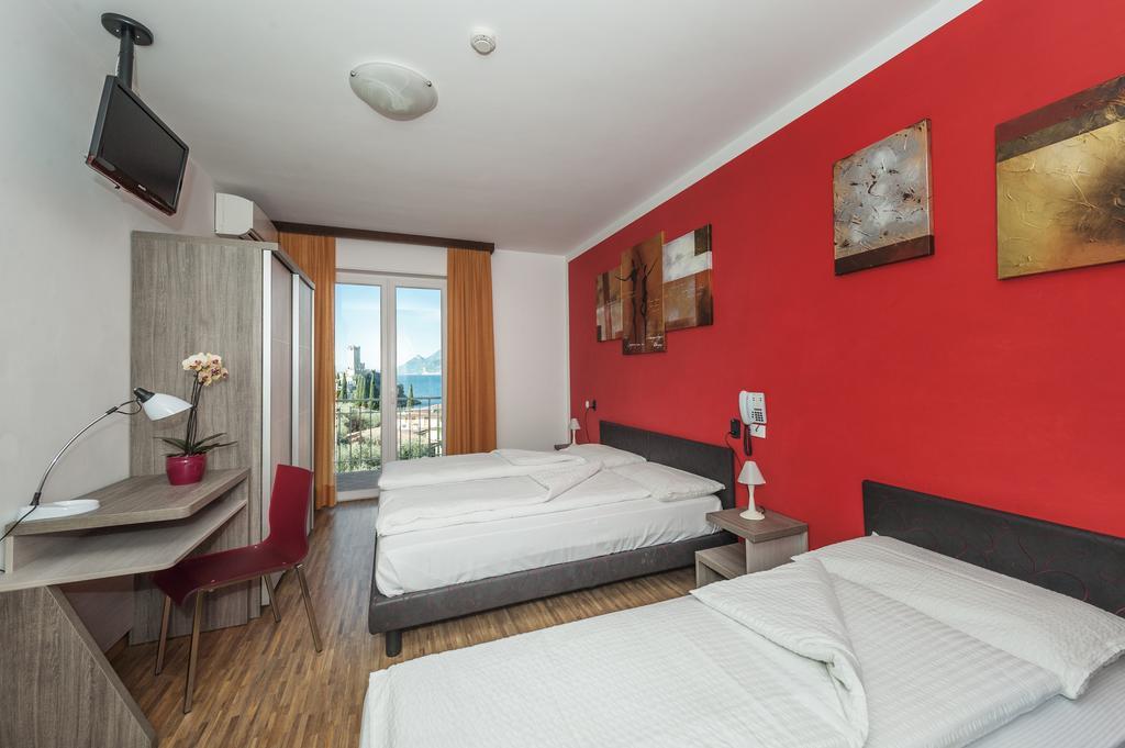 Hotel Garni Ischia 말세진느 객실 사진